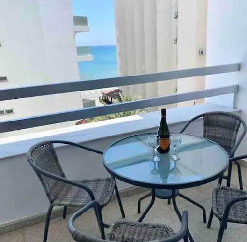 Emma Sea View شقة لارنكا